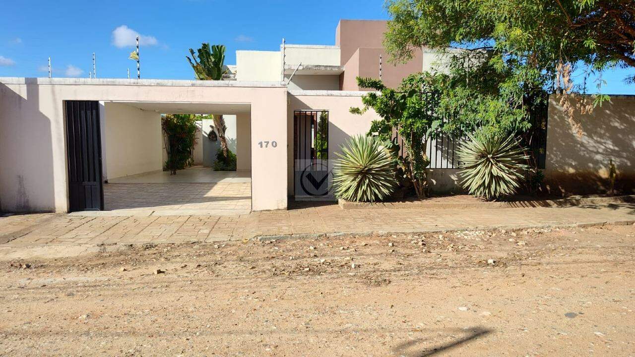 Venda - Casa com 3 quartos sendo 2 suítes