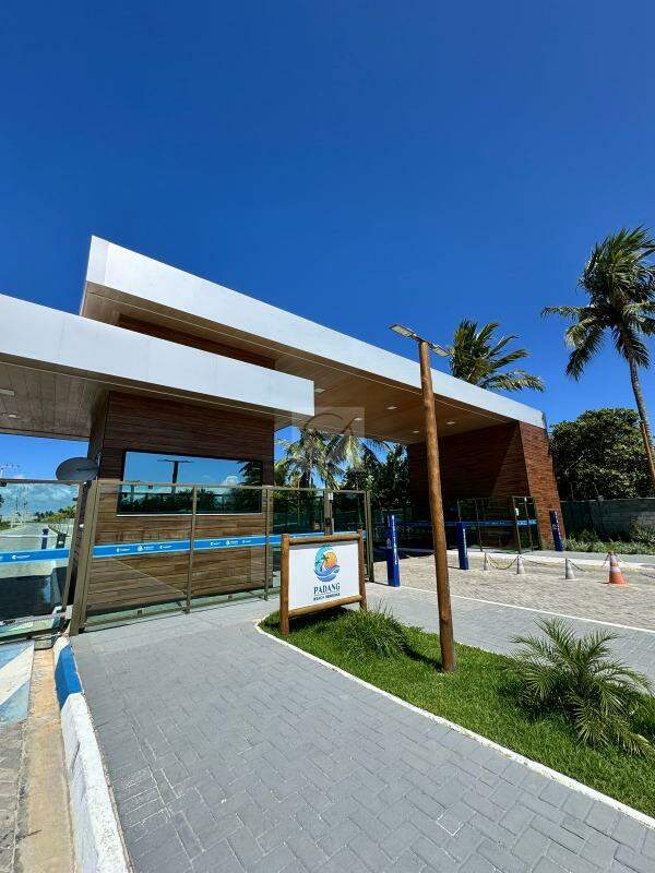 VENDA - CASA NOVA NO CONDOMÍNIO PADANG: LUXO, CONFORTO E ACESSO EXCLUSIVO À PRAIA!
