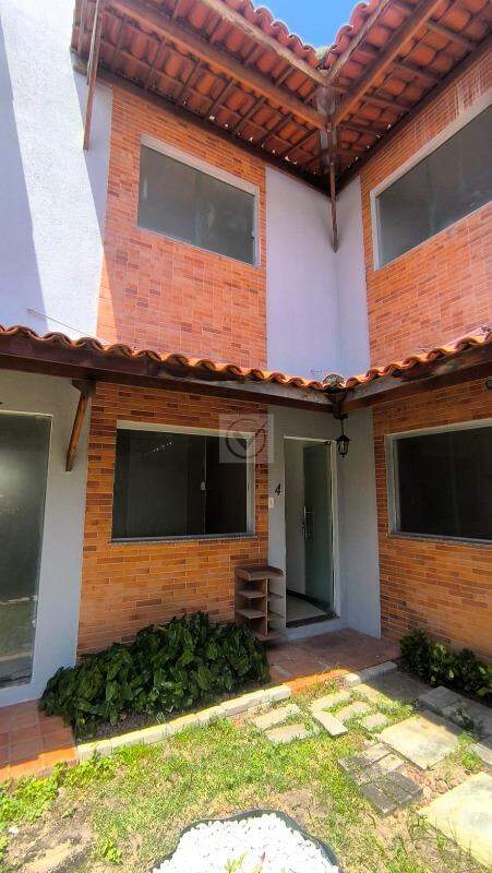 Aluguel de Casa Duplex em Residencial - 2 quartos 1 vaga - Atalaia