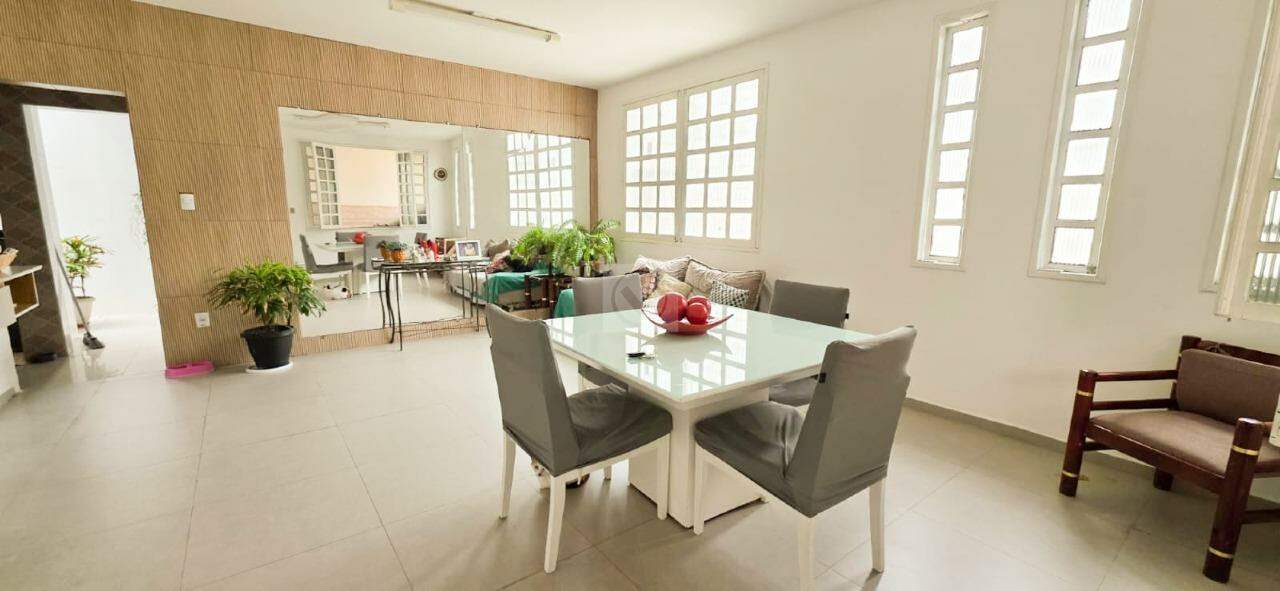 Casa 3 Quartos com Quintal Gourmet em Localização Estratégica