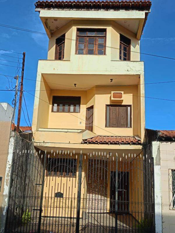 Exclusivo em Ponto Estratégico: Versatilidade Residencial e Comercial com Área Gourmet de Luxo.