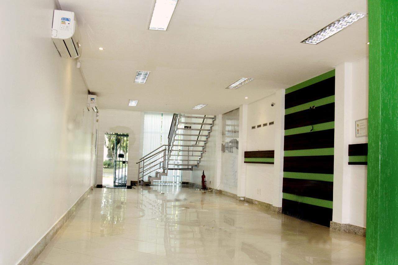 VENDA: Prédio Comercial 2 Pavimentos – 6 Salas Prontas e Localização Prime Próximo à Praça Camerino. - Foto 2