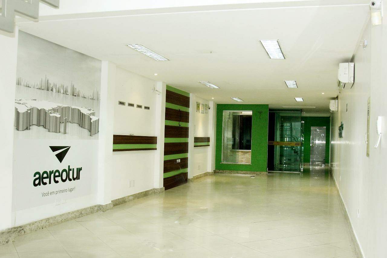 VENDA: Prédio Comercial 2 Pavimentos – 6 Salas Prontas e Localização Prime Próximo à Praça Camerino.