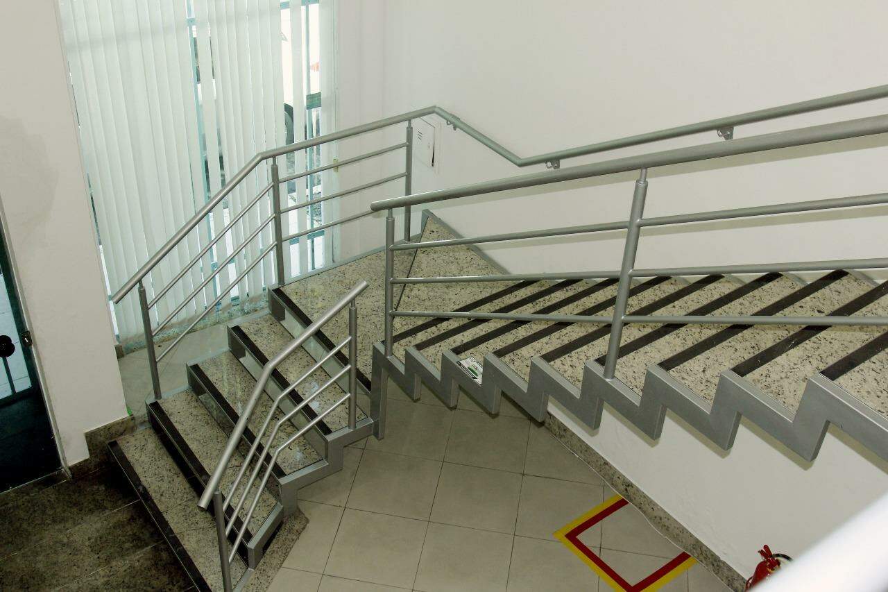 VENDA: Prédio Comercial 2 Pavimentos – 6 Salas Prontas e Localização Prime Próximo à Praça Camerino. - Foto 3
