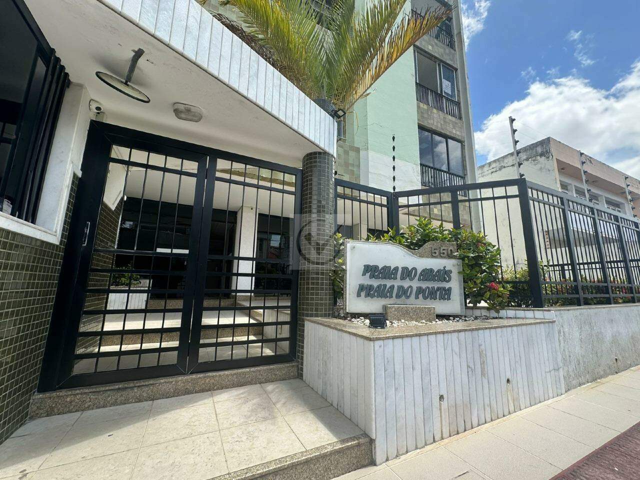 Apartamento "Porteira Fechada" no Condomínio Praia do Pontal e Praia do Abaís