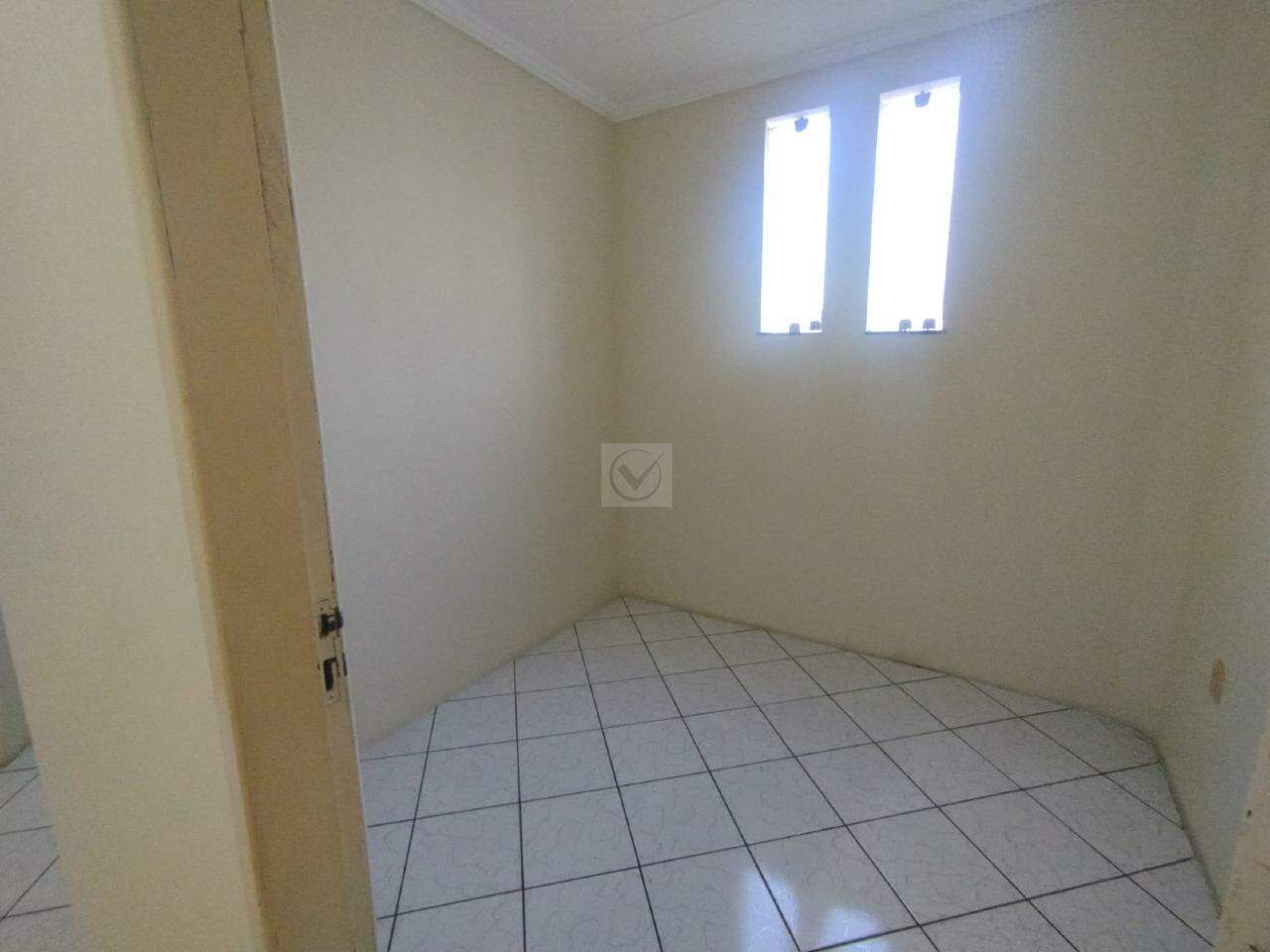 Casa Espaçosa de Esquina com 4 Quartos no Bairro Marianga! - Foto 18