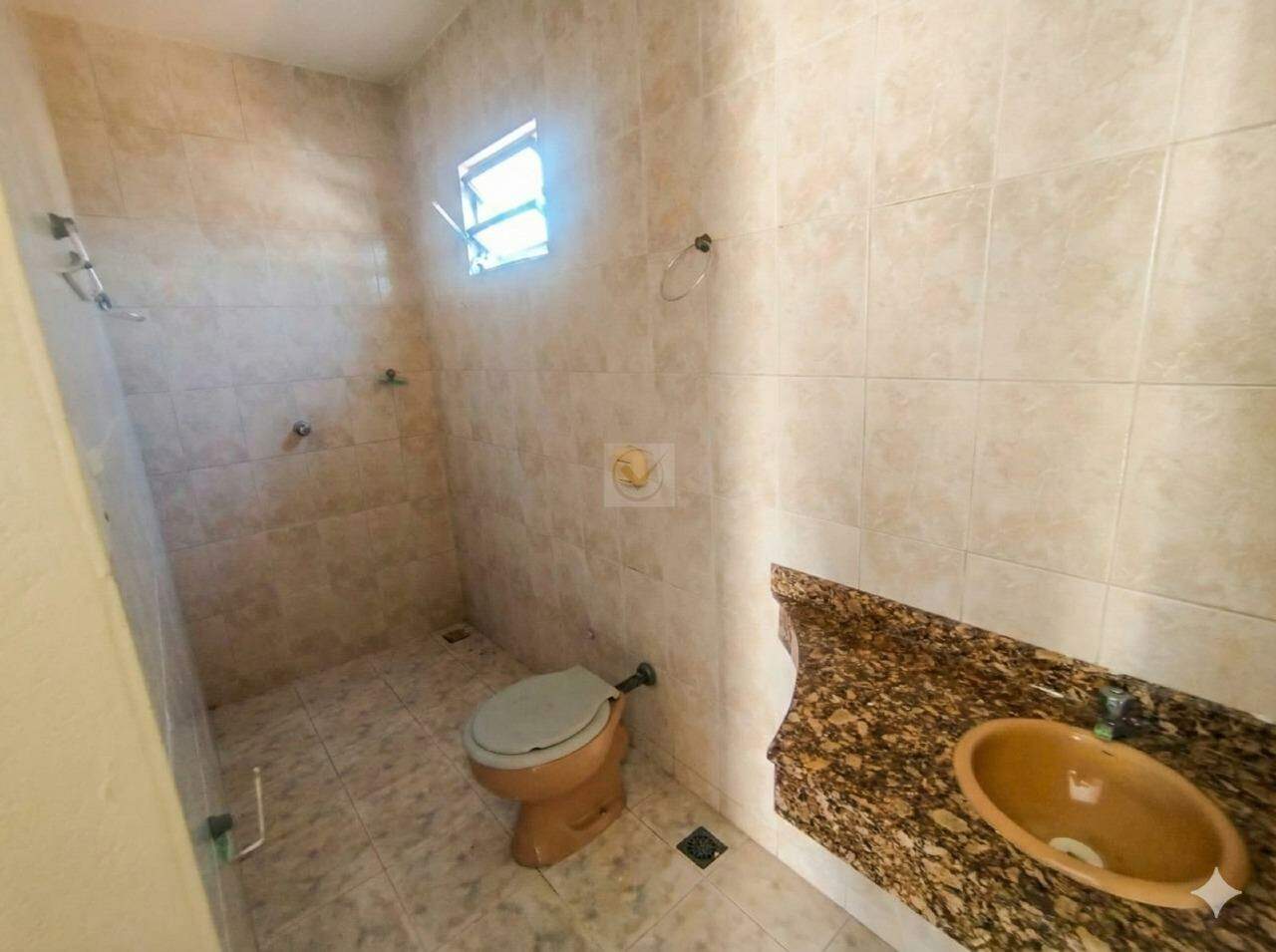 Casa Espaçosa de Esquina com 4 Quartos no Bairro Marianga! - Foto 14