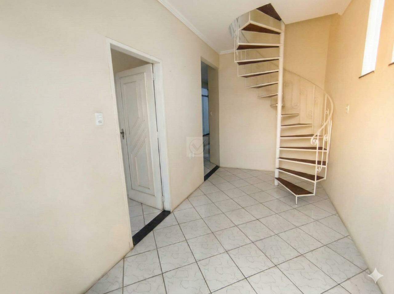 Casa Espaçosa de Esquina com 4 Quartos no Bairro Marianga! - Foto 3