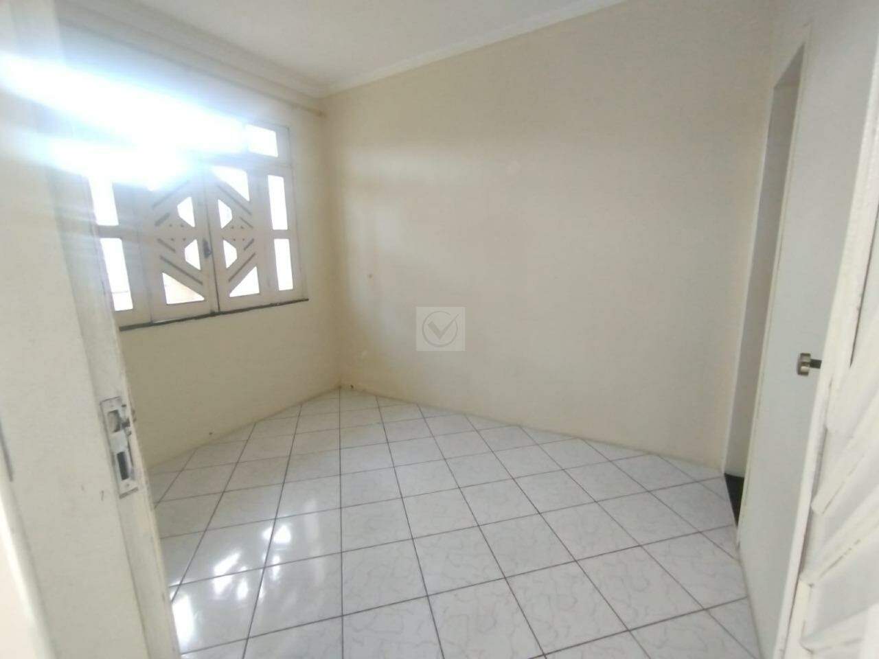 Casa Espaçosa de Esquina com 4 Quartos no Bairro Marianga! - Foto 4