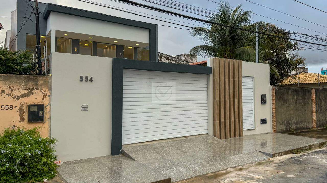 Casa de andar recém construída