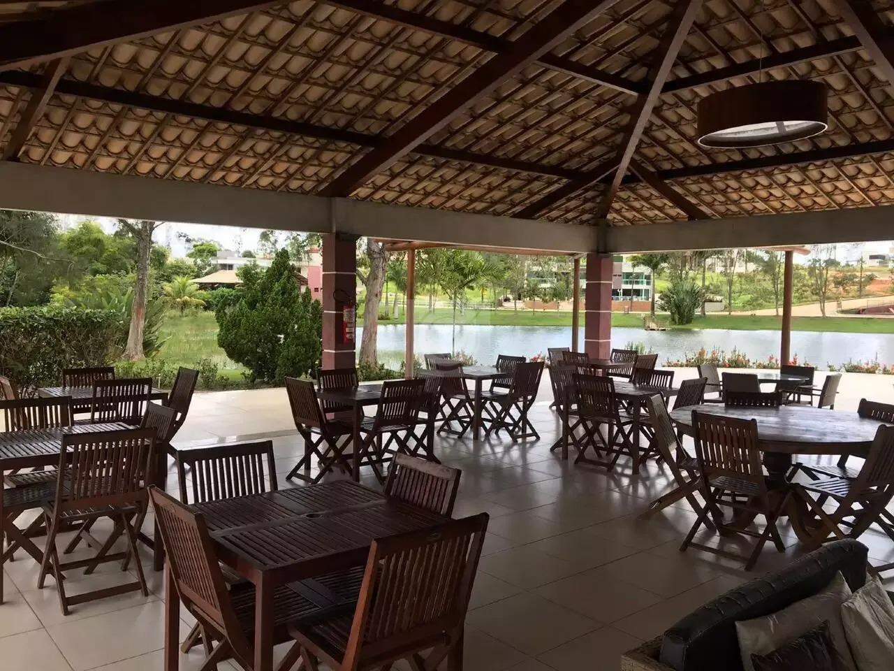 LOTE ÚNICO DE 701M2 NO COND. HARAS RESIDENCE