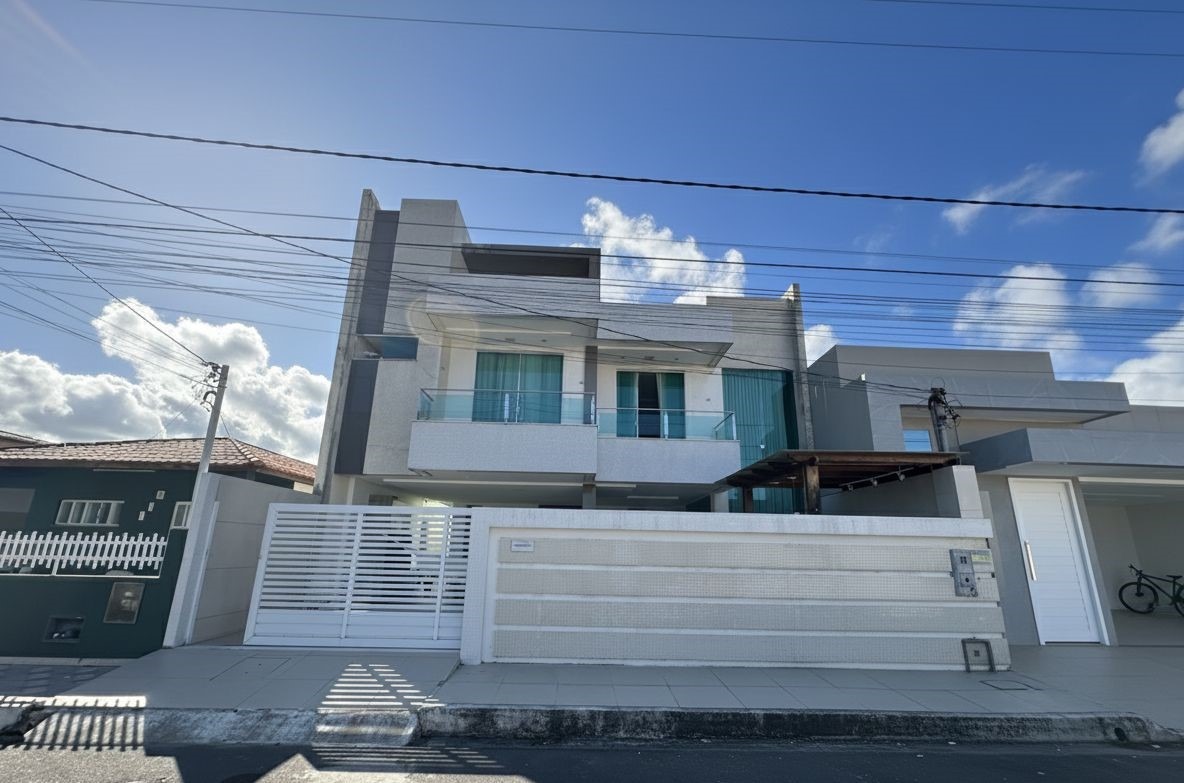 Casa Duplex com 4 Suítes no Parque Vivendas em Aracaju/SE – Conforto, Sustentabilidade e Frente Sudeste