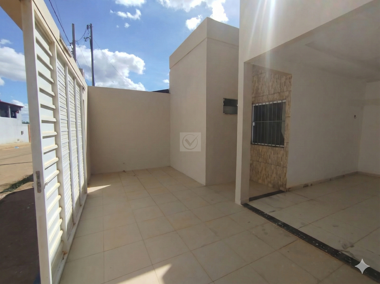 Casa Espaçosa de 3 Quartos (1 Suíte) em Frente à Arena - Foto 3