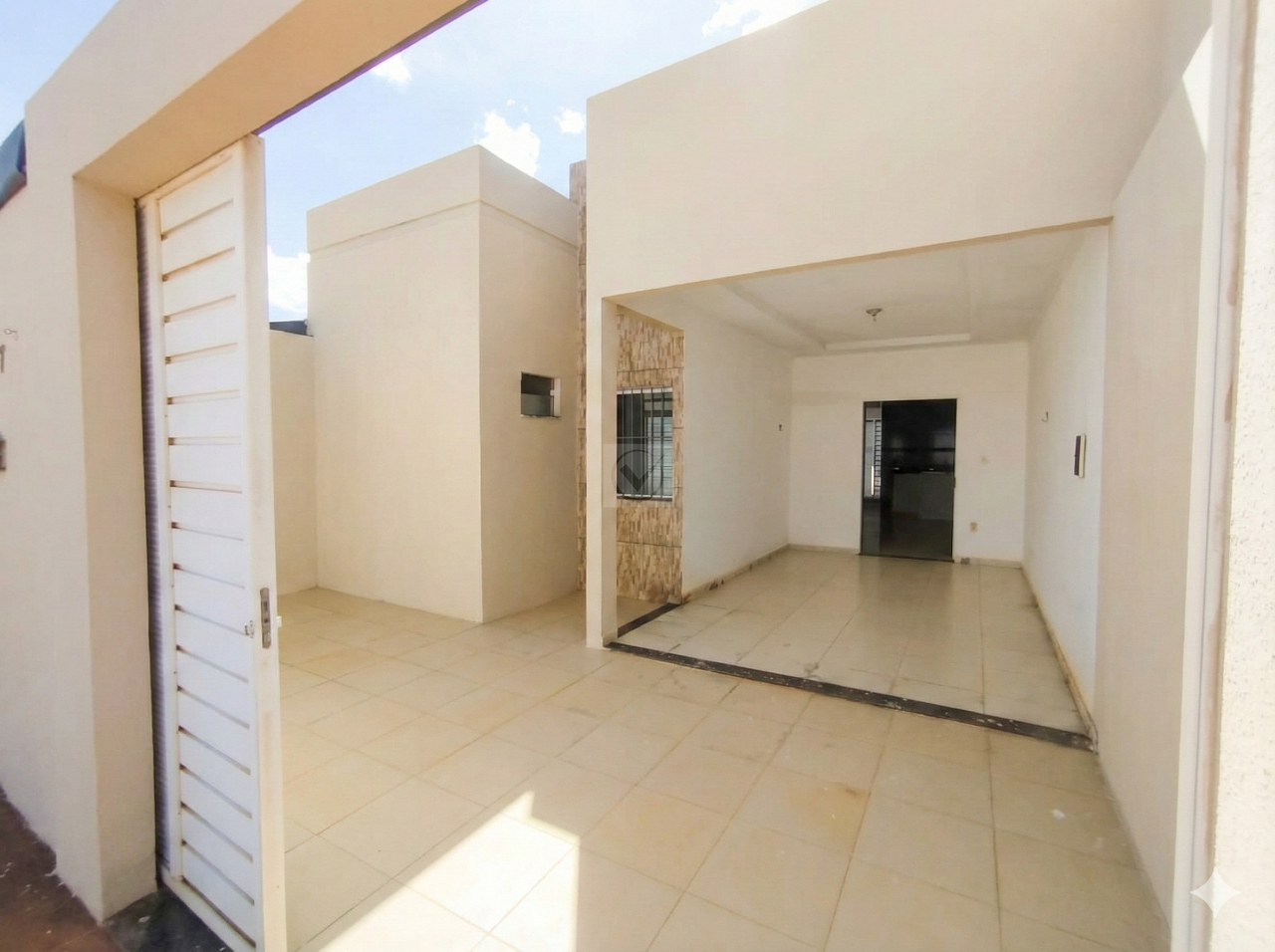 Casa Espaçosa de 3 Quartos (1 Suíte) em Frente à Arena