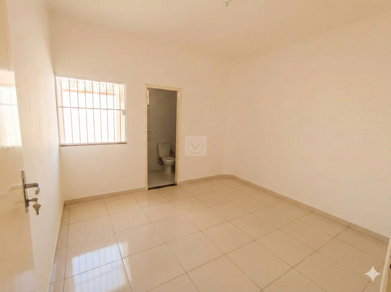 Casa Espaçosa de 3 Quartos (1 Suíte) em Frente à Arena - Foto 5