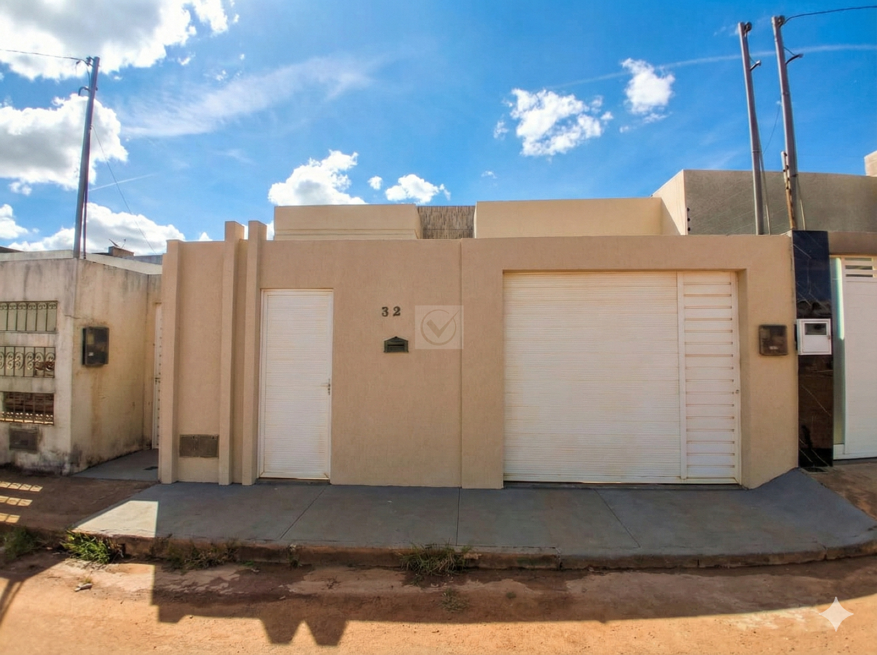 Casa Espaçosa de 3 Quartos (1 Suíte) em Frente à Arena - Foto 2