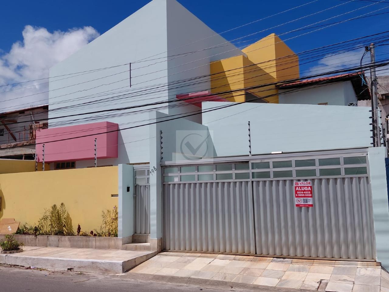 O refúgio urbano que sua família sempre sonhou! Casa de andar,