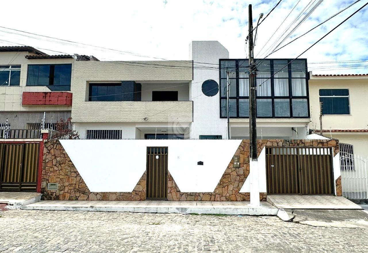 Casa no Luzia, 4 quartos, 4 suítes, 2 vagas, 480mt2.