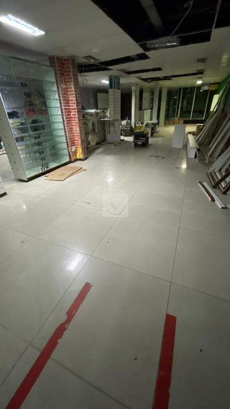 Prédio Comercial no Centro: Localização Privilegiada e Ampla Infraestrutura - Foto 7