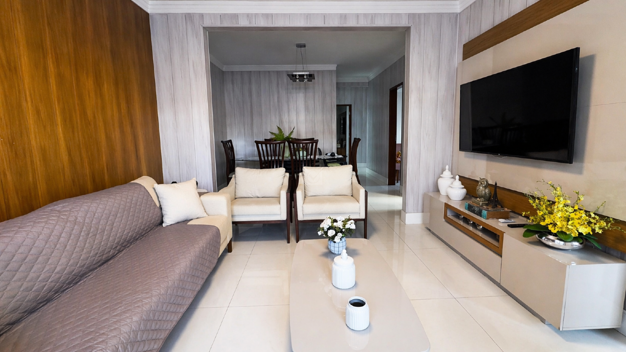 Casa frente leste e reformada a venda na Farolândia