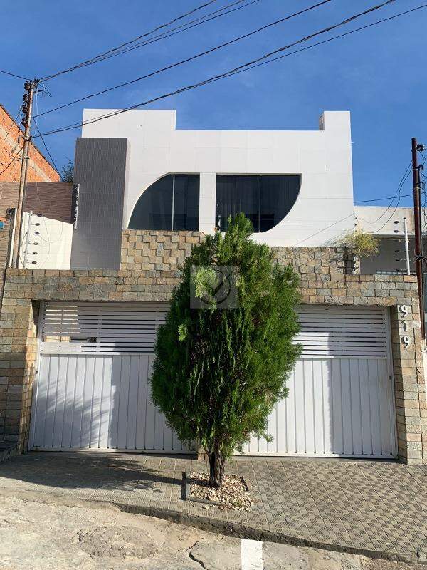 Excelente Casa no Bairro Suíssa – 2 Pavimentos