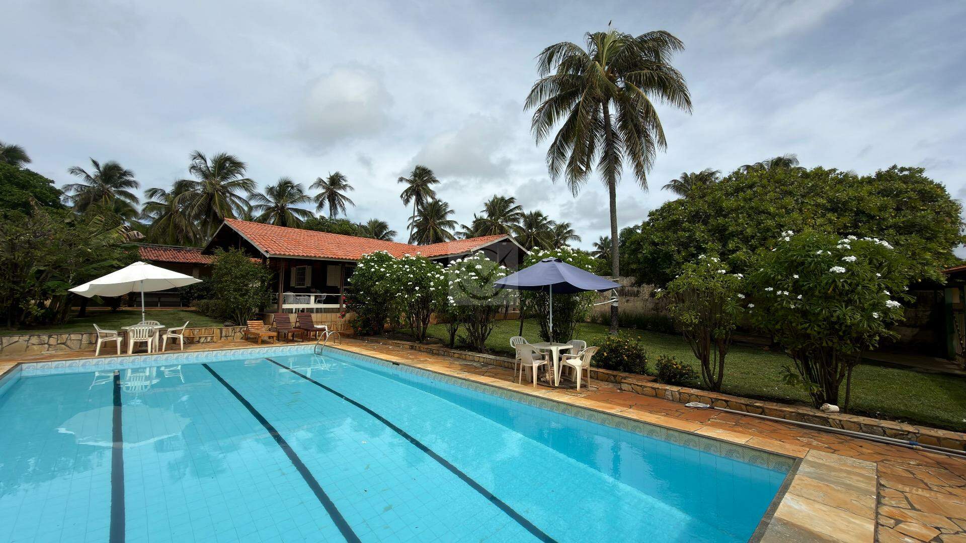 VENDA | Casa estilo chalé na região da Aruana, próxima ao posto Petrox da avenida da praia
