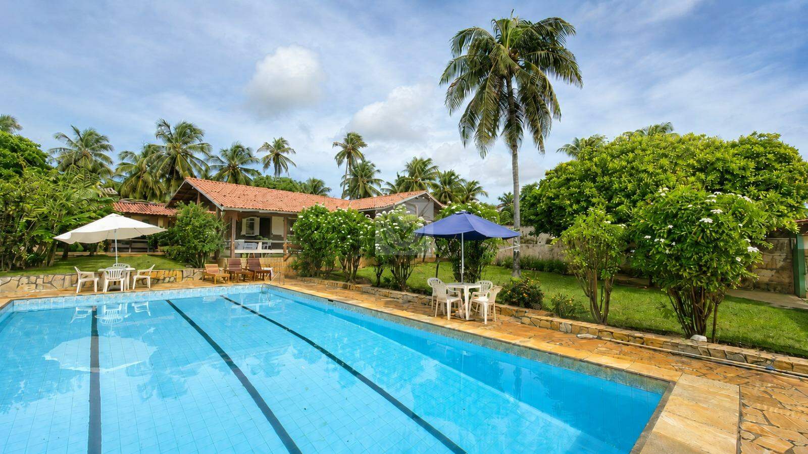 VENDA | Casa estilo chalé na região da Aruana, próxima ao posto Petrox da avenida da praia