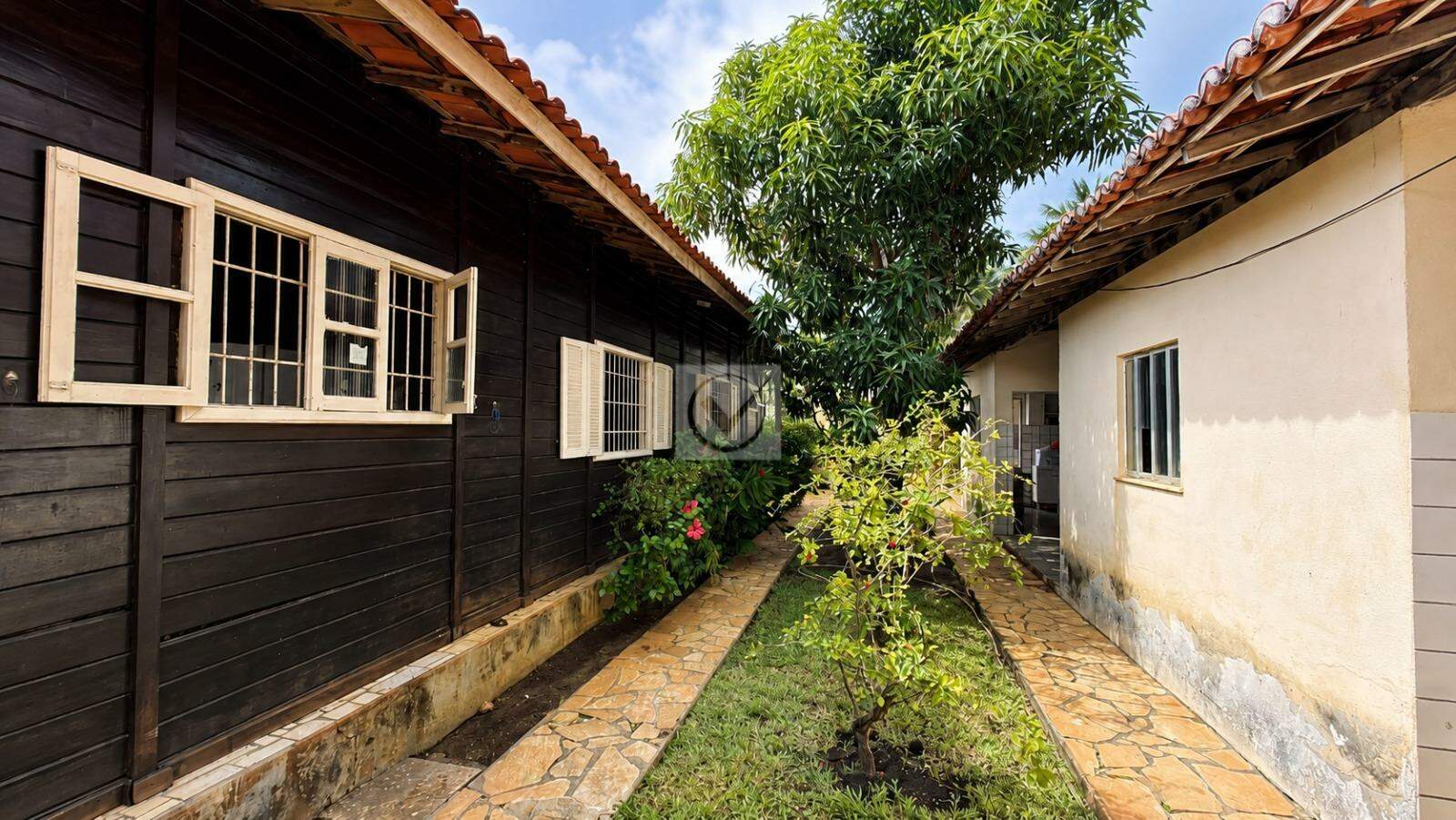 VENDA | Casa estilo chalé na região da Aruana, próxima ao posto Petrox da avenida da praia - Foto 13
