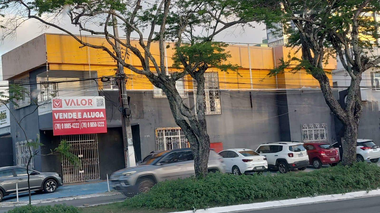 Imóvel Comercial com 8 Salas na Av. Hermes Fontes - Aracaju-SE