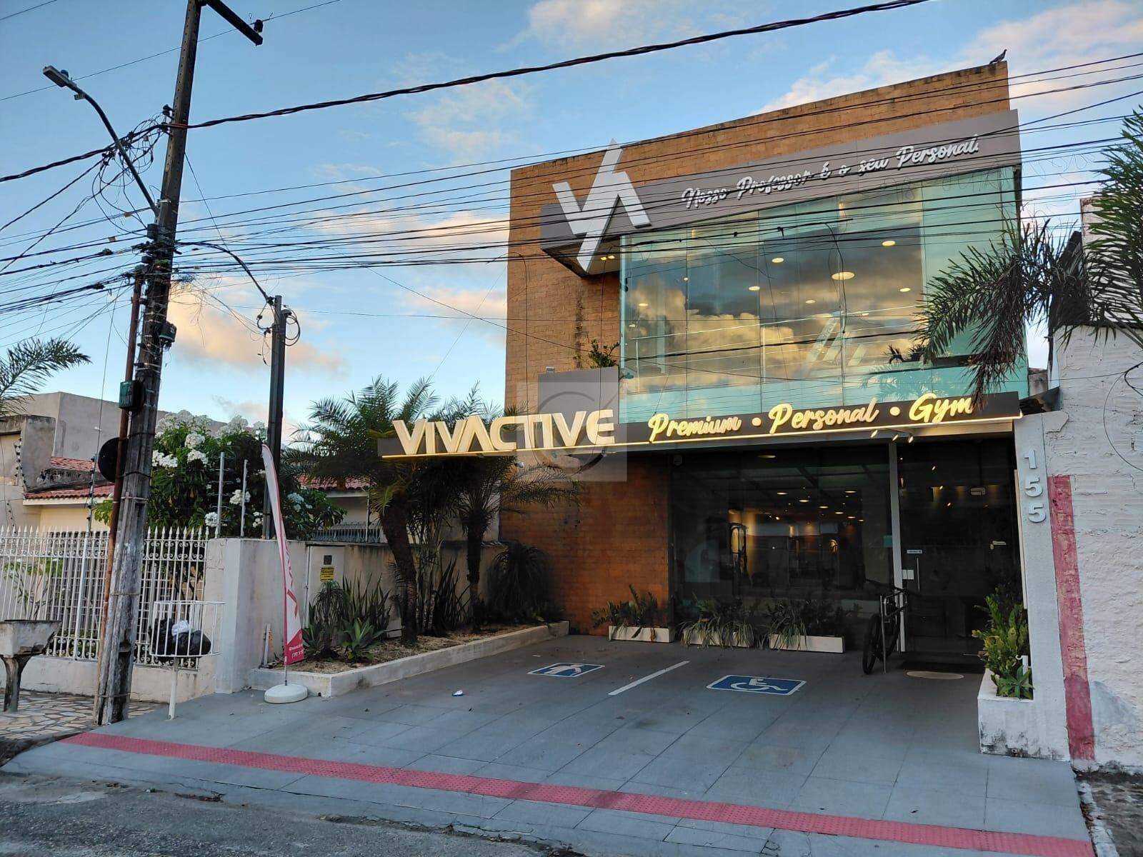 Edifício Comercial Moderno com 470m² e Sustentabilidade