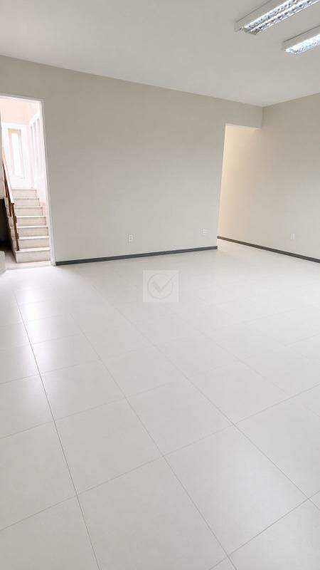 CASA AMPLA EM DOIS PAVIMENTOS – EXCELENTE OPORTUNIDADE! - Foto 10