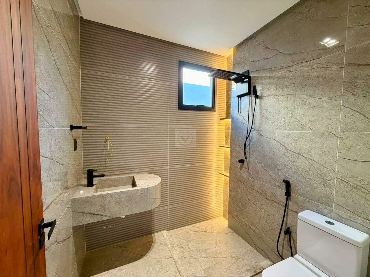 Alto Padrão e Exclusividade no Condomínio Santo Antônio! Casa de 3 Quartos com Closet - Foto 10
