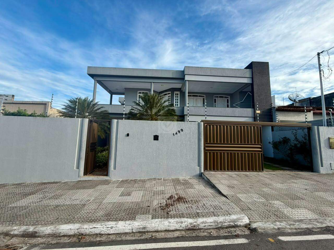 Mansão Espetacular com Lazer Completo no Bairro Serrano! 6 Quartos e Varanda ao Redor de Toda a Casa