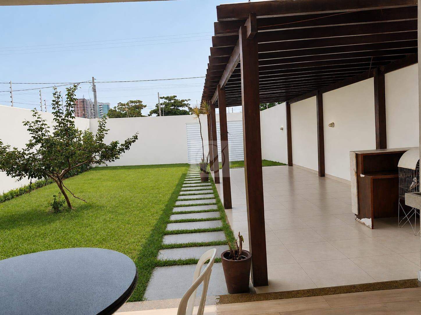 Casa para aluguel mobiliada, 4 quartos, 1 suíte, 3 vagas, Aruana - Aracaju/SE