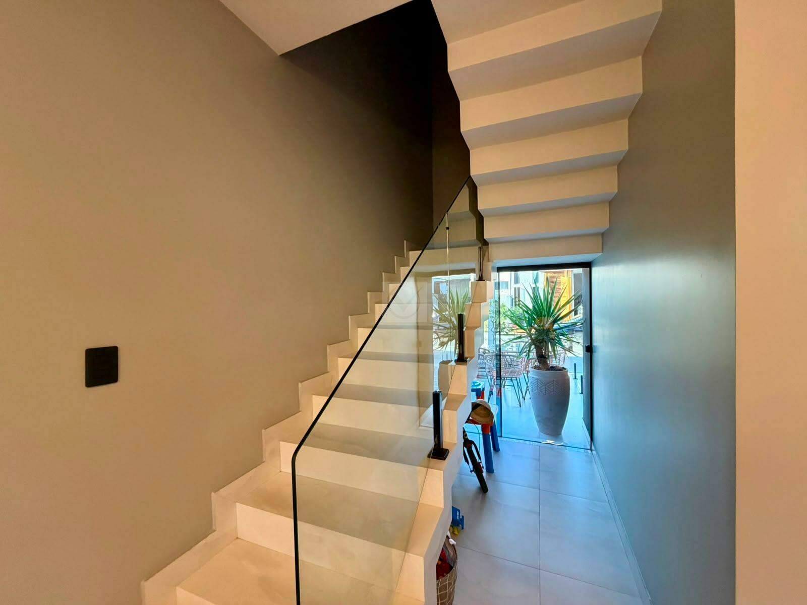 Elegância e Lazer no Condomínio Leonardo da Vinci! Excelente Duplex de 3 Quartos com Piscina - Foto 4