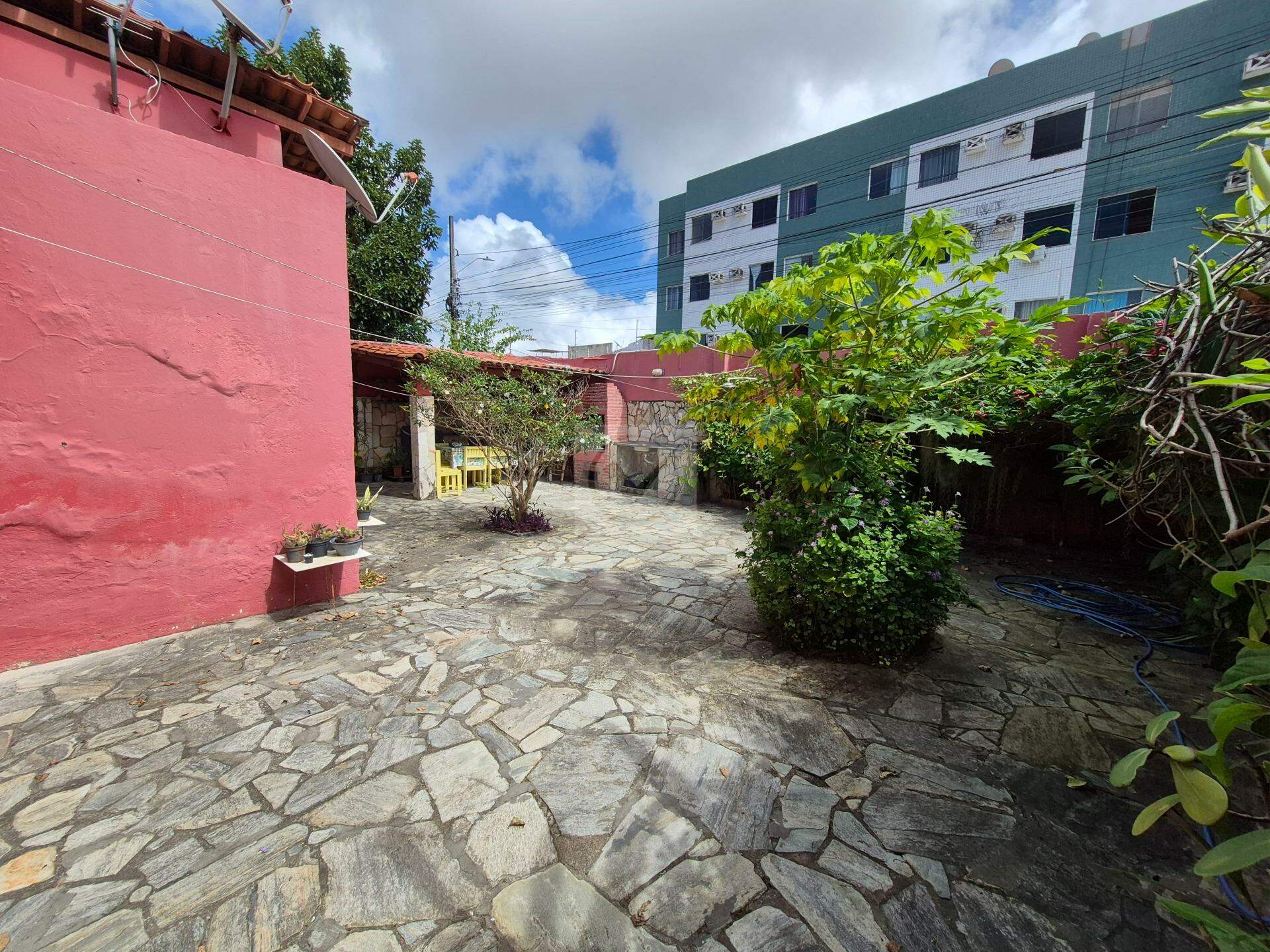 Casa ampla para locação em excelente localização no bairro Luzia - Foto 12