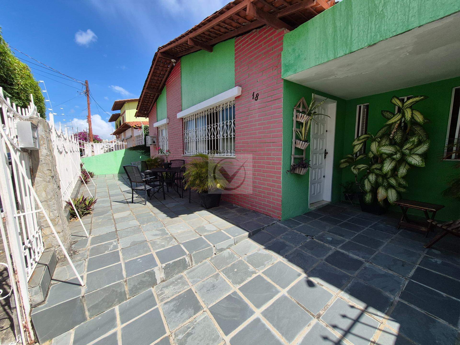 Casa ampla para locação em excelente localização no bairro Luzia - Foto 2