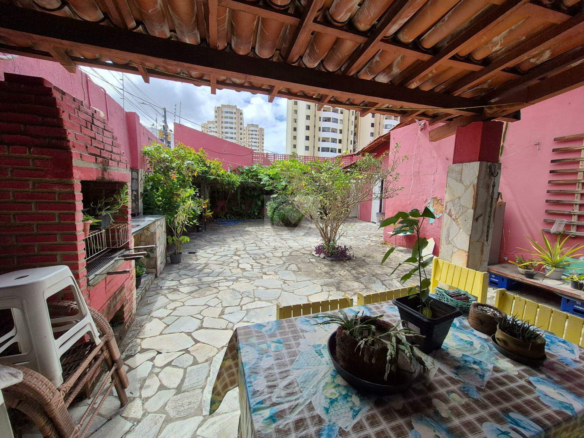 Casa ampla para locação em excelente localização no bairro Luzia - Foto 13