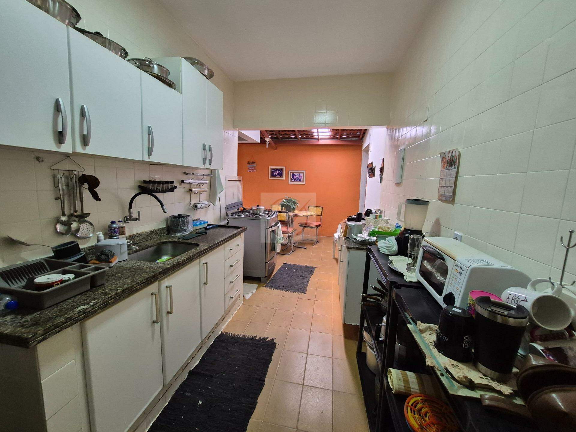 Casa ampla para locação em excelente localização no bairro Luzia - Foto 4