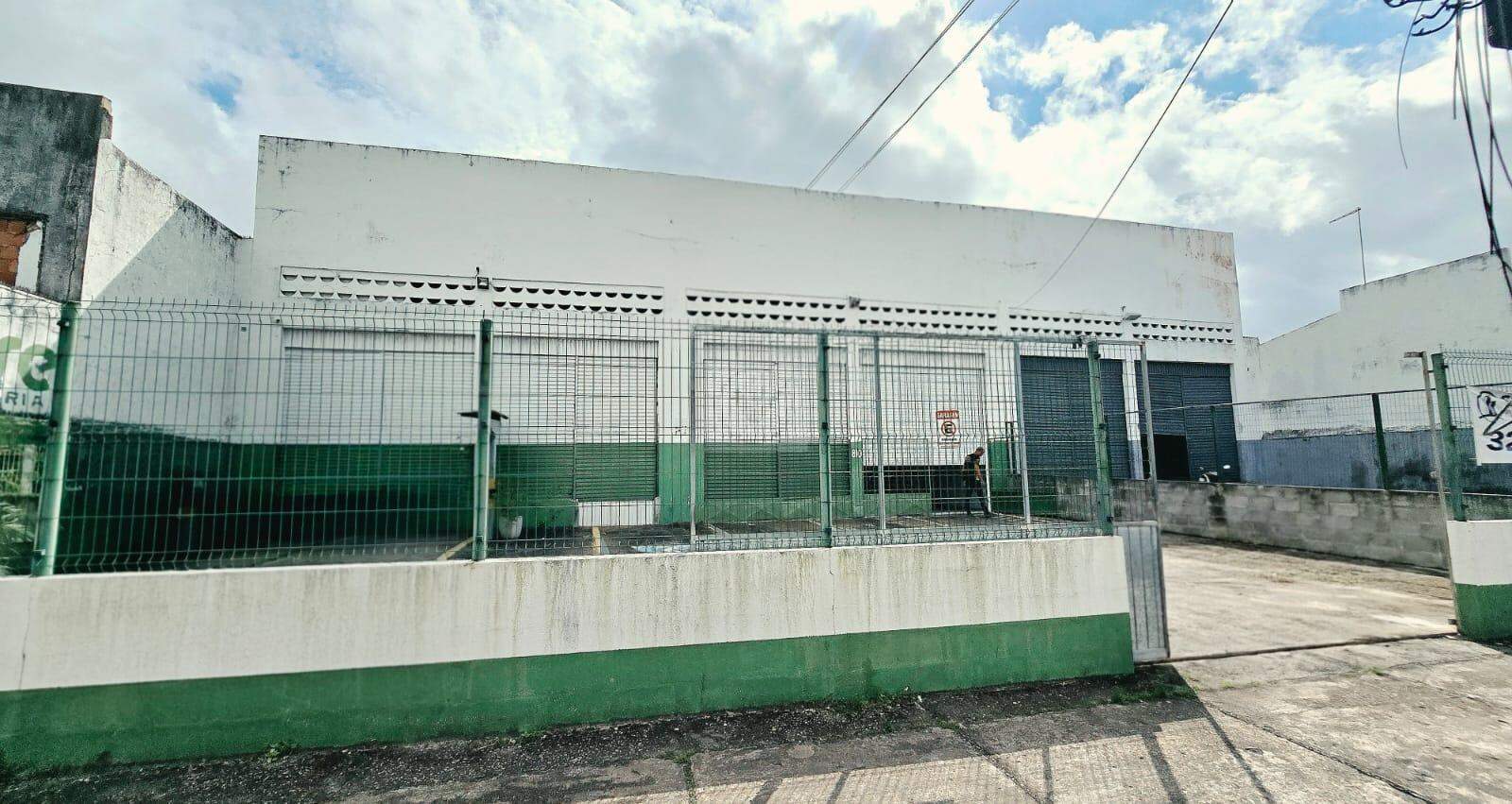Excelente Oportunidade no Siqueira Campos: Galpão Comercial com 900 m² de Área Total
