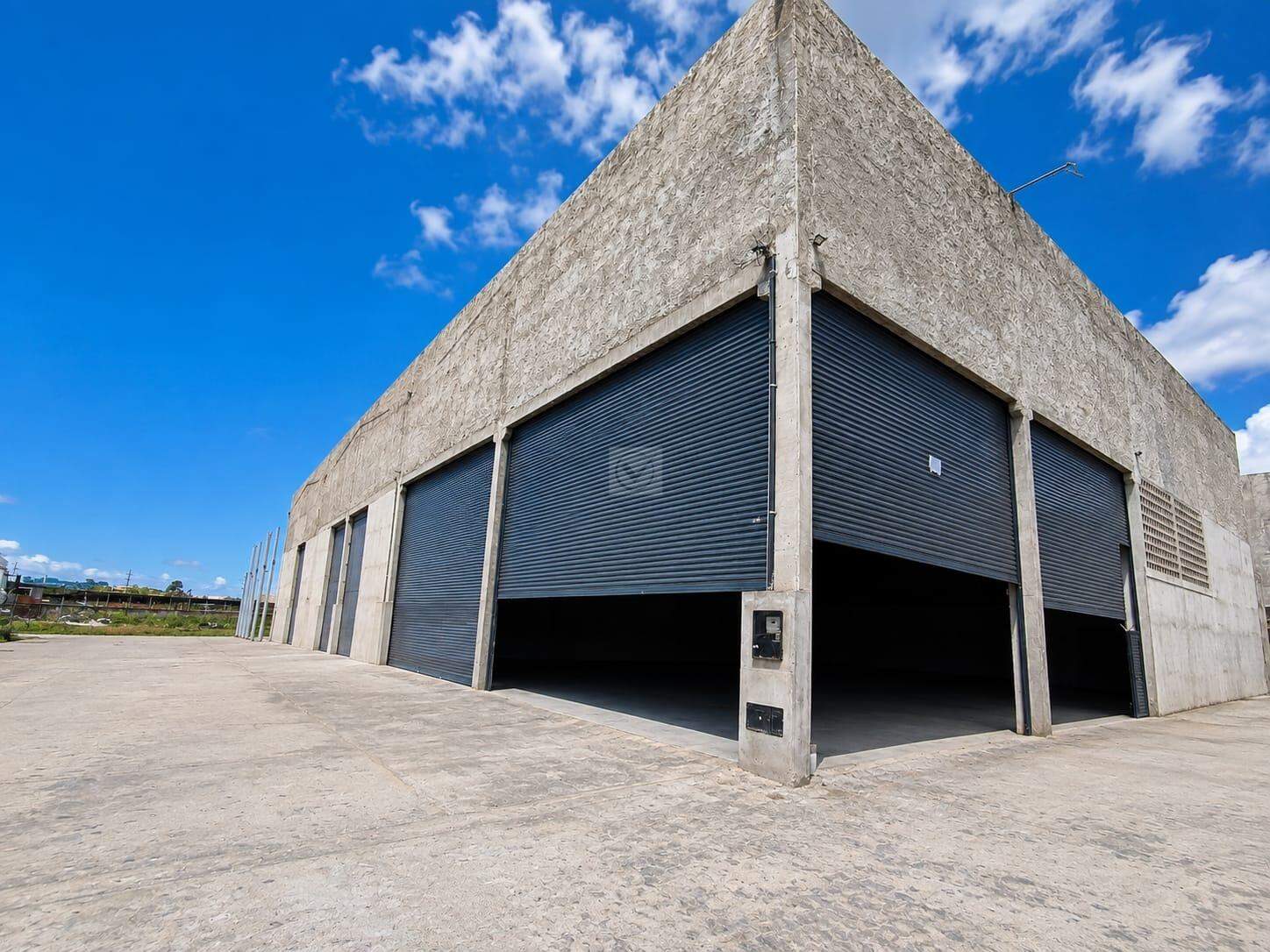 Excelente Galpão Comercial com 450m² – Posição Norte e Localização Estratégica! >