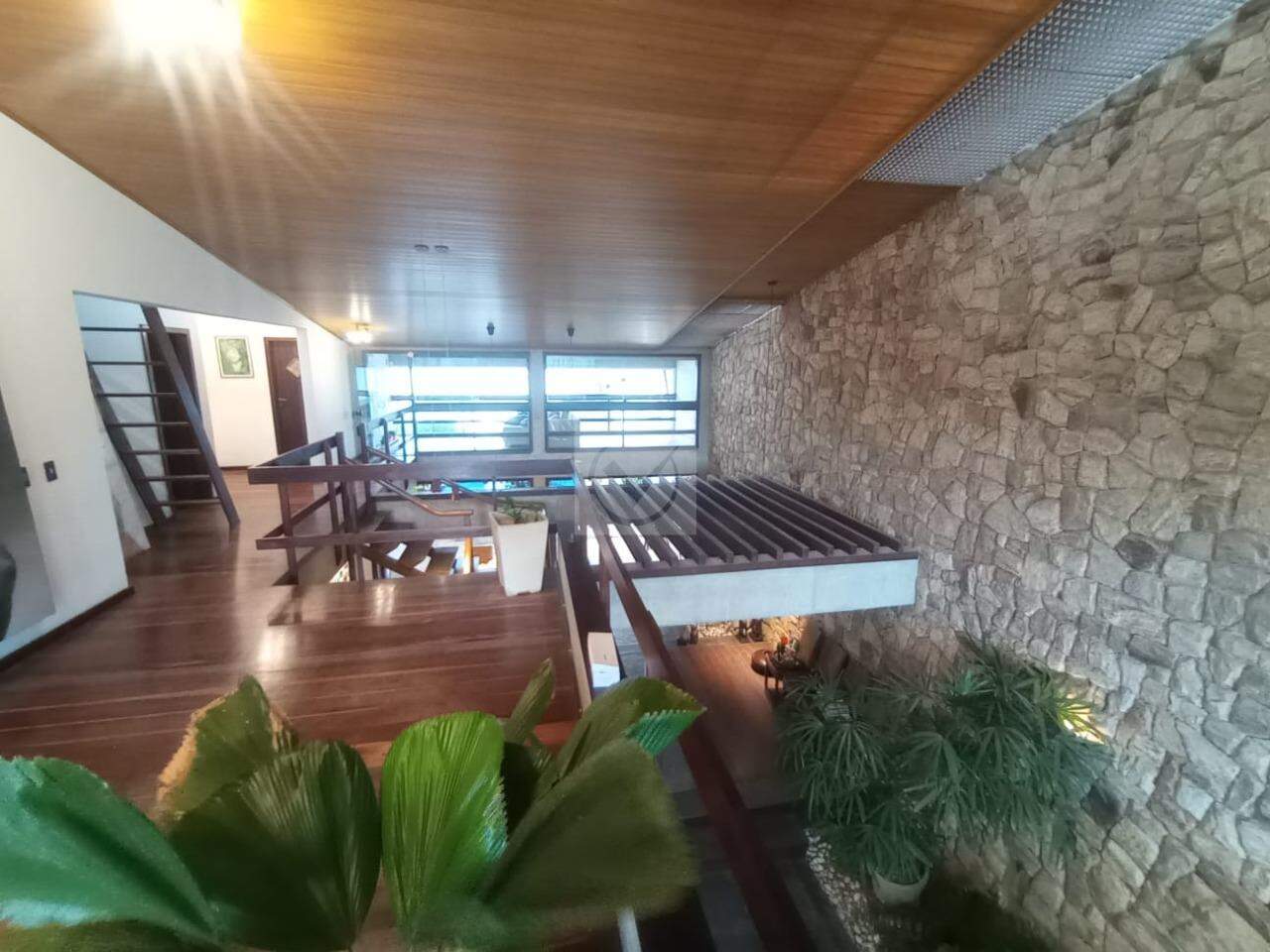 Oportunidade Única na Antiga Beira Mar: Casa Ampla e Sofisticada para Morar ou Empreender! - Foto 13