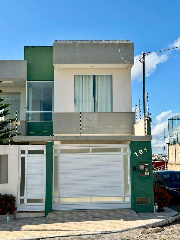 Espaço, Conforto e Ventilação no Bairro Marianga! Casa de 4 Quartos 1 com Suíte e Closet