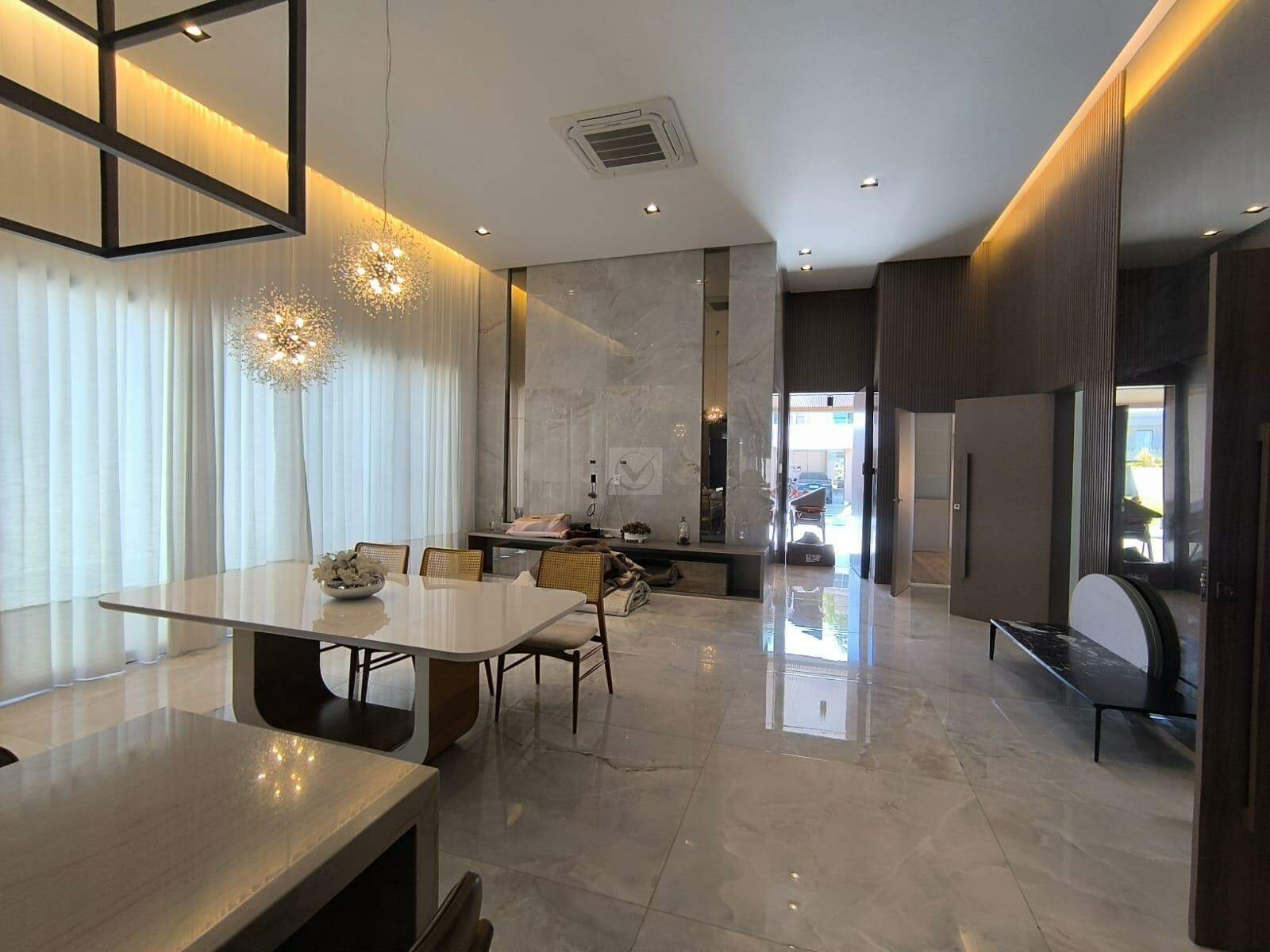 Sua casa dos sonhos a 200 metros da praia! Em condominio fechado. - Foto 2