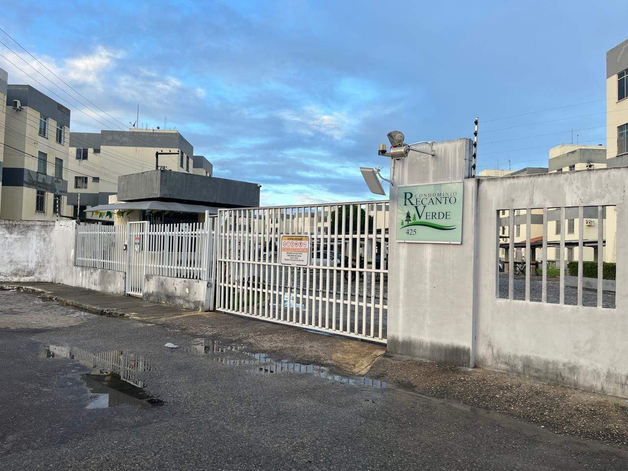 VENDO APARTAMENTO NO COND.RECANTO VERDE.
