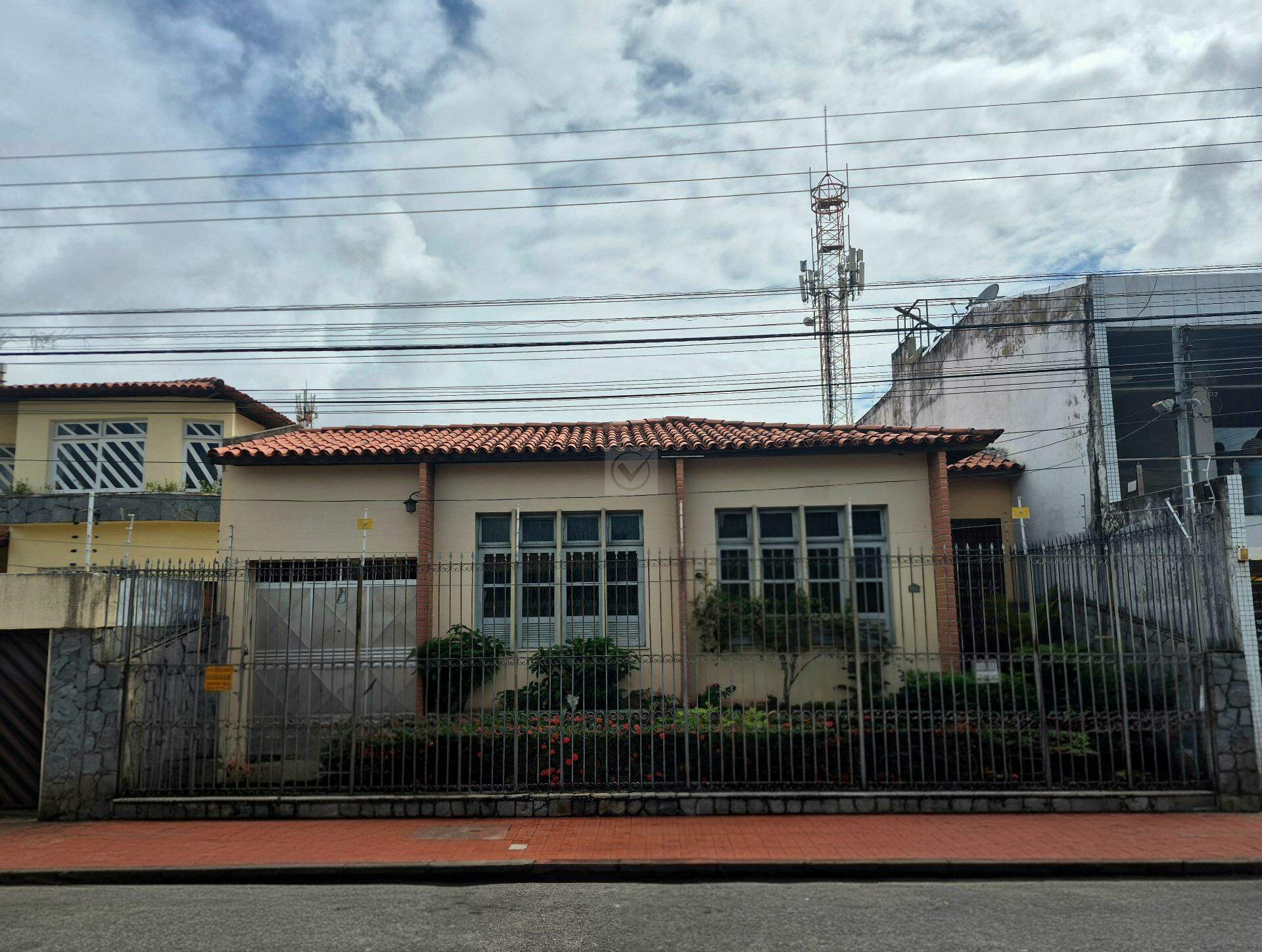 Casa à venda, 6 quartos, 2 suítes, 1 vaga, Salgado Filho - Aracaju/SE