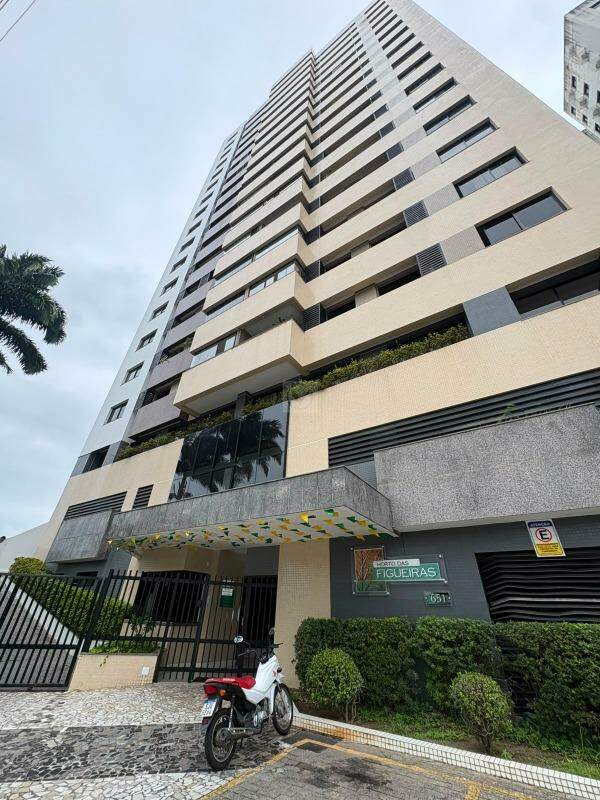 VENDA - Apartamento Andar Alto no Edf. Horto das Figueiras com 4 quartos sendo 2 suítes.