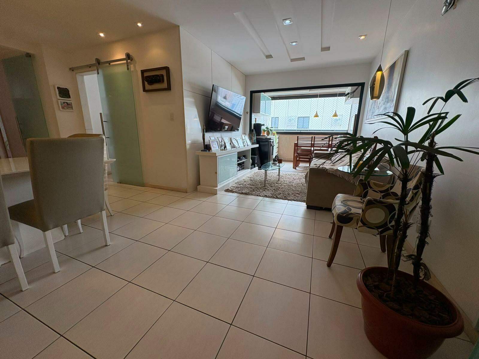 VENDA - Apartamento Andar Alto no Edf. Horto das Figueiras com 4 quartos sendo 2 suítes. - Foto 2
