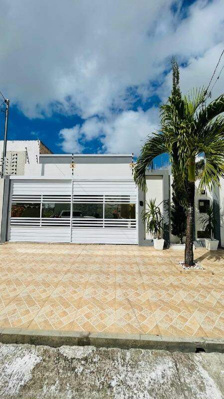 Luxo, Lazer e Estrutura Impecável no Marianga! Casa com Piscina e Área Gourmet