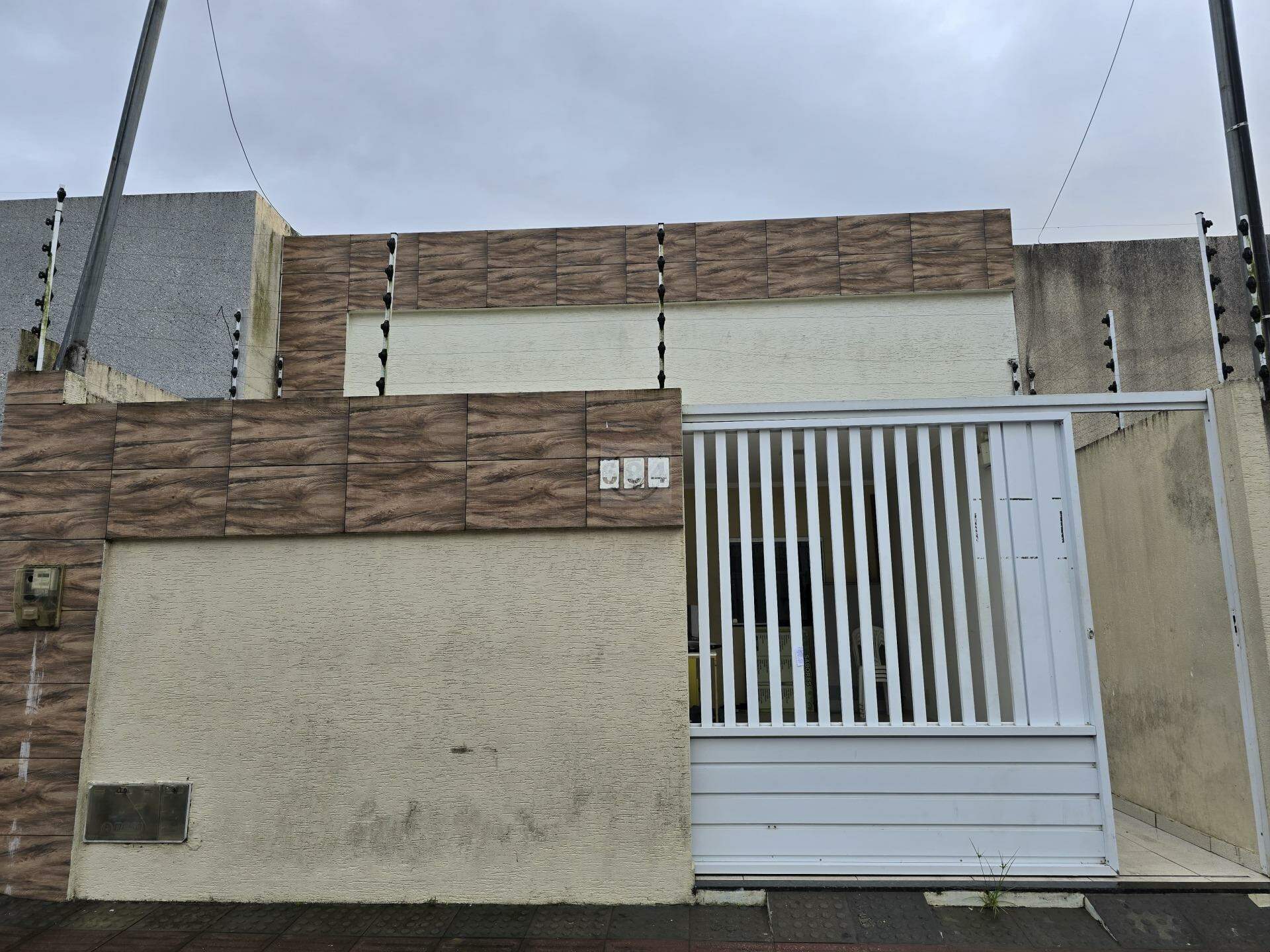 Conforto, Frescor e Espaço no Paraíso da Serra! Casa de 3 Quartos com Suíte
